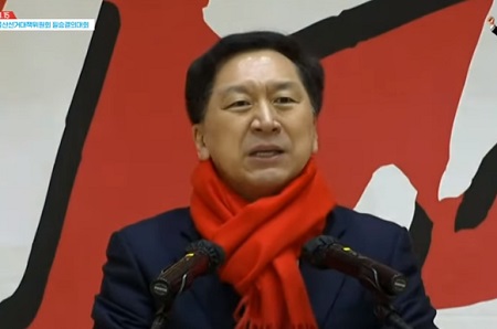 ▲김기현 울산 선거대책위원회 총괄선거대책위원장이 “지난 5년 나라가 난장판에 엉망진창이었다”라며 정권교체를 호소하고 있다. ©오른소리 유튜브 방송 캡처