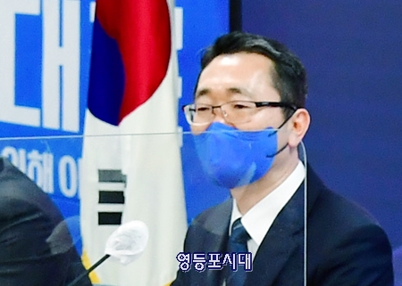 ▲IT 관계자들로부터 이재명 후보 지지를 선언한 끌어낸 해용선 전 KT 상무이사가 이재명 후보 지지를 선언한 배경을 밝히고 있다. Ⓒ영등포시대