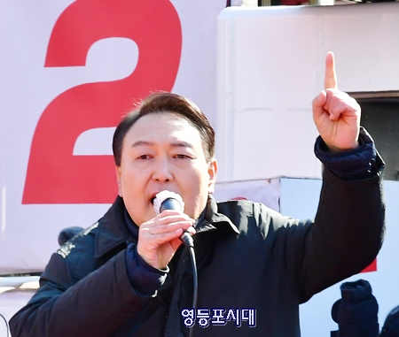 ▲국민의힘 윤석열 대선 후보는 17일 오후 성남시 야탑역 1번 출구 앞에서 유세를 열고 지지를 호소하고 있다. Ⓒ영등포시대