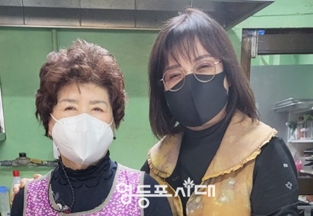 ▲신길5동 자율방재단 단장 김영란 언니와 지역에서 함께 봉사활동을 펼치고 있는 직능단체 회원들에게 감사의 인사를 전한 강재희 신길5동 지역보장협의회 회장(사진 오른쪽) Ⓒ영등포시대