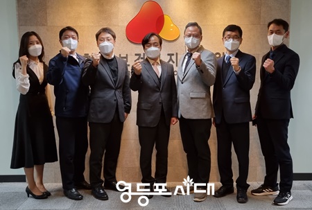 ▲임재하 서울지방병청장(사진 가운데) 한국보건복지인재원 서울교육센터를 방문해 보건복지분야 사회복무요원의 직무 수행 능력 배양을 위한 개선방안을 논의한 후 기념촬영을 하고 있다. ⓒ서울지방병무청