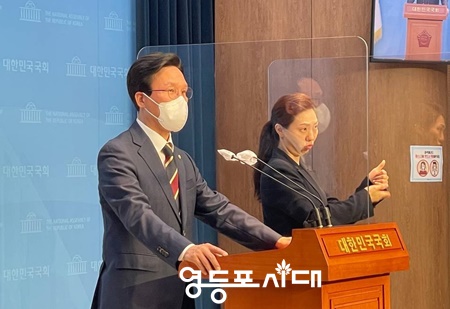 ▲민주당 김민석 국회의원이 4일 국회 소통관에서 기자회견을 열고 서울시장 후보를 교황 선출방식으로 하자고 제안하고 있다. Ⓒ김민석 의원실