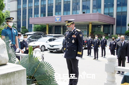 ▲현충일 충혼비 참배하고 있는 정성일 영등포경찰서장 Ⓒ영등포경찰서