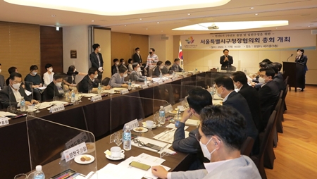 ▲민선 8기 1차 연도 서울시 구청장협의회 회장으로 선출된 이성헌 서대문 구청장이 인사말을 하고 있다. Ⓒ서울특별시구청장협의회