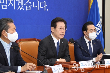 ▲민주당 이재명 대표가 5일 국회에서 최고위원회를 열고 윤석열 정부를 향해 “국회를 무시하고 마음대로 제도나 기구를 설치해서 법치주의의 근간을 뒤흔들고 있다”라고 직격탄을 날리고 있다. Ⓒ영등포시대