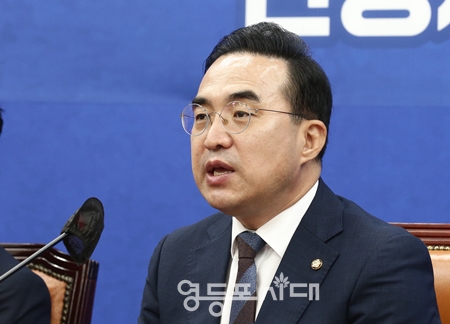 ▲박홍근 원내대표가 15일 열린 원내정책회 모두 발언에서 “윤석열 정부 민생예산 깎기에 바쁘다”라고 비판하고 있다. Ⓒ영등포시대 