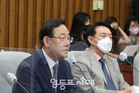 ▲국민의힘 주호영 신임 원내대표가 9월 20일 국회에서 원내대책회의를 열고 “현 원내대표단 유임”을 밝히고 있다. Ⓒ영등포시대