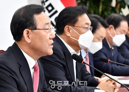 ▲주호영 원내대표가 “카카오 메신저가 전산센터 화재로 먹통이 되면서 국민의 일상생활이 모두 멈춘 것 같은 불편을 느꼈을 것이다”라고 말하고 있다. Ⓒ영등포시대