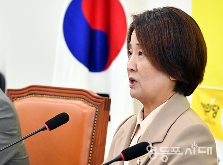▲정의당 이은주 비상대책위원장일 17일 국회에서 열린 비대위원회에서 “노동자의 생명 안전보다 이윤을 앞세운 SPC와 무책임한 정치가 부른 죽음이다”라고 강조하고 있다. Ⓒ영등포시대 