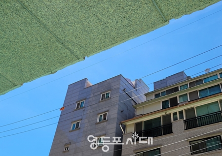 ▲영등포구의회 A 의원이 건축법 위반으로 시정명령을 통보받은 건물(왼쪽) Ⓒ영등포시대