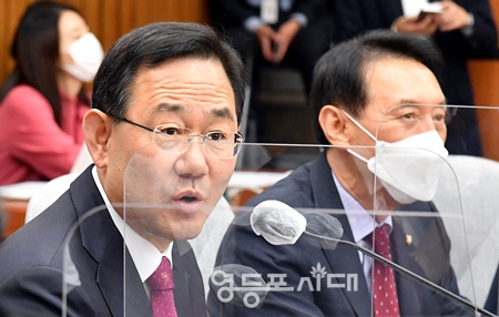 ▲주호영 국민의힘 원내대표가 10월 25일 국회에서 열린 대책 회의 모두 발언에서 2022년 국정감사에 관한 총평을 하고 있다. Ⓒ영등포시대