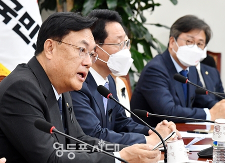 ▲국민의힘 정진석 비대위원장이 10일 오전 국회에서 비상대책위원회를 열고 민주당이 추진하는 국정조사에 대해 “민주당이 모든 것을 동원해서 대장동 그분을 보호하겠다는 것이냐. 그것은 불가능하다”라고 말하고 있다. Ⓒ영등포시대