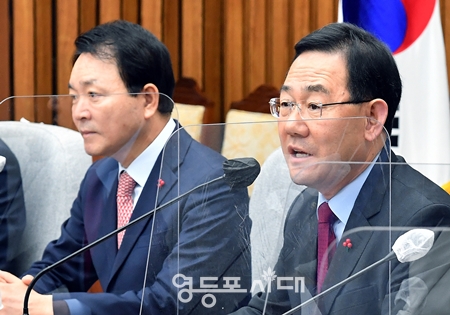 ▲국민의힘 주호영 원내대표가 16일 국회에서 열린 원내대책회의 모두 발언에서 민주당이 주장하는 예산안 감액 주장에 대해 “도저히 받아들이기 어려운 일을 좋은 게 좋다고 합의하기는 어려운 그런 실정이다”라고 밝히고 있다. Ⓒ영등포시대 