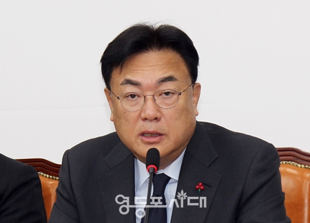 ▲정진석 비대위원장이 29일 국회에서 열린 비대위원회에서 모두 발언을 하고 있다. Ⓒ영등포시대