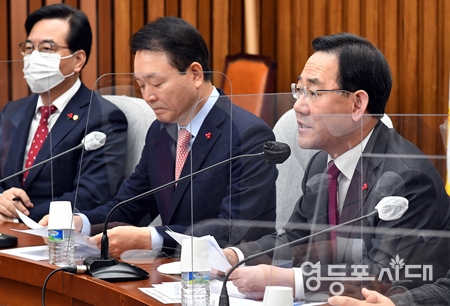 ▲국민의힘 주호영 원내대표 3일 국회에서 2023년도 첫 원내대책회의를 열고 “선거구제 개편  필요하다면 의견 듣고 당의 입장을 정리하겠다”라고 말하고 있다. Ⓒ영등포시대 