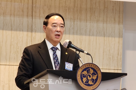 ▲한천희 회장이 개회사에서 올 한해 회원들의 적극적인 활동을 당부하고 있다. ⓒ민주평통 영등포구협의회
