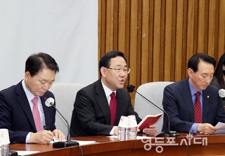 ▲국민의힘 주호영 원내대표가 7일 국회에서 원내대책회의를 주제하고 모두 발언을 통해 이태원 참사와 관련해 “이상민 행안부 장관의 공무집행에 있어서 중대한 법률위반이 드러난 것도 없다”“라고 주장하고 있다. Ⓒ영등포시대