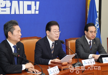 ▲이재명 대표(사진 가운데)가 8일 국회에서 최고위원회를 열고 난방비 폭탄, 정부의 지원책에 대해 “재정건전성을 핑계로 난방비 폭탄 상태를 사실상 방치하고 있다”라며 쓴소리를 쏟아내고 있다. Ⓒ박강열 기자