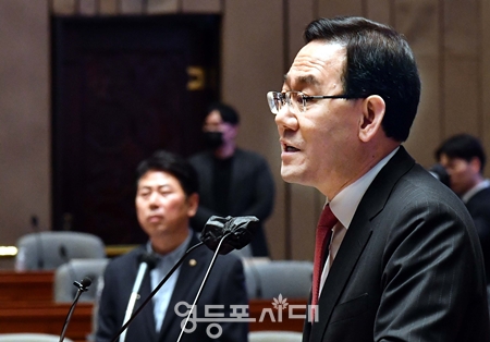 ▲국민의힘 주호영 원내대표가 8일, 이상민 장관의 탄핵소추안이 국회 본회를 통과한 이후 규탄대회를 열고 민주당을 강하게 비판하고 있다. Ⓒ영등포시대