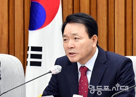 ▲성일종 정책위의장이 3일 “건설노조가 한국노총 임원진에게 수억원대의 뇌물을 주었다는 보도까지 나왔다”라며 “정부는 철저히 조사하여 법에 따라 엄정한 조치를 해주시길 바란다”라고 당부하고 있다.