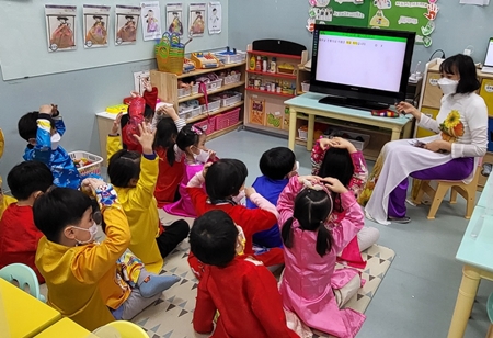 ▲ 전통 옷을 입고 있는 어린이집 아이들 모습