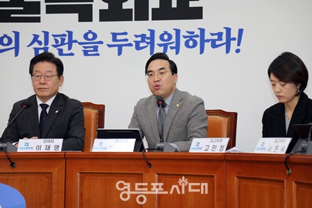 ▲박홍근 원내대표(사진 가운데)가 “검찰 독식 인사로는 국민통합은커녕 국민의 민생을 살리는 데도 아무런 도움이 되지 않는다”라며 윤석열 대통령의 인사에 대해 비판하고 있다./ 사진=박강열 기자