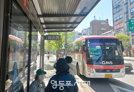 ▲4월 19일 오전, 광역 통행량이 많은 당산역 버스정류장 모습 Ⓒ영등포시대