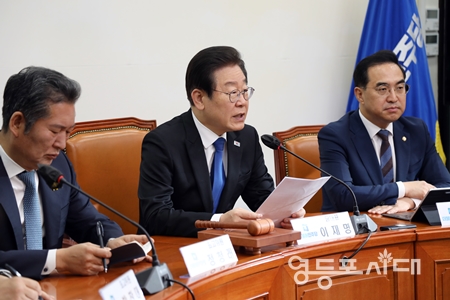 ▲이재명 대표(사진 가운데)가 4월 19일 국회에서 열린 최고위원회 모두 발언에서 “시급한 것은 보증금을 떼이고 쫓겨날 위기에 처한 피해자를 직접 돕는 일이다”라고 강조하고 있다. Ⓒ영등포시대