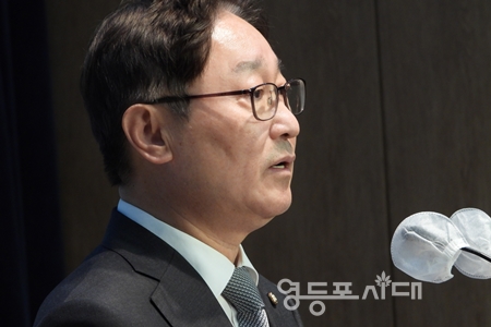 ▲민주당 박범계 의원이 19일 오후 국회 소통관에서 기자회견을 열고 “윤석열 검찰 독재와 맞서 싸워 민주주의와 민생을 지키겠다”라며 원내대표 출마를 공식적으로 선언하고 있다. Ⓒ영등포시대 