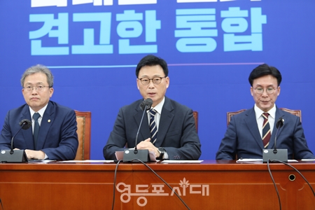 ▲민주당 박광온 원내대표가 5월 9일 국회에서 열린 원내대책회의에서 “윤석열 정부 1년은 불균형·불통·불안 ‘3불’이 유난히 국민을 힘들게 한 한 해였다”라고 혹평하고 있다. Ⓒ영등포시대