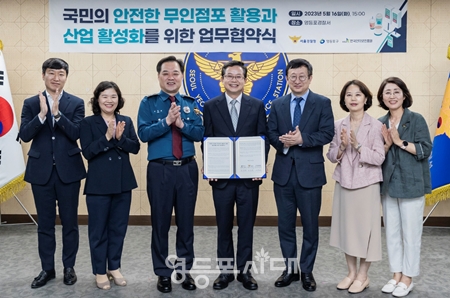 ▲세 개 기관 관계자들이 무인점포 협약식을 체결한 후 기념사진을 찍고 있다/이미지=영등포구 제공