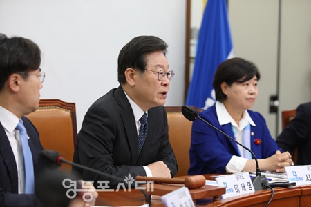 ▲이재명 대표(사진 가운데)가 5월 24일 국회에서 열린 최고위원회의 모두 발언에서 “최근의 정국 상황을 보면, 정부 여당이 과연 국정을 책임질 자세와 마음을 가졌는지 의문스러울 때가 많다”라고 말하고 있다. Ⓒ영등포시대