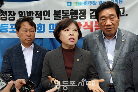 ▲정선희 의원(의장)이 기자회견을 마친 후 백브리핑에서 “구의회에서 할 수 있는 일은 모두 할 것이다”라고 경고성 발언을 하고 있다. Ⓒ영등포시대