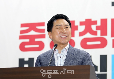 ▲김기현 대표가 인사말에서 “이전에는 국민의힘이 꼰 대당이라는 말을 들었다”라면서 “이제는 민주당보다 더 젊은 정당이 되었다”라고 말하고 있다. Ⓒ영등포시대