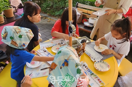 ▲선유로운 상권에서 신선처럼 아무 근심 걱정 없이 즐길 수 있는 ‘선유로운 축제’에 참여한 아이들이 체험프로그램에 참여하고 있다. Ⓒ영등포시대