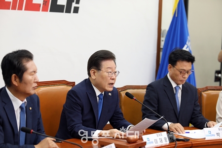 ▲민주당 이재명 대표(사진 가운데)가 7월 3일 국회에서 열린 최고위원회 모두 발언에서 물가 상승, 대출 문제 등을 지적하고 “하루빨리 추경 논의를 시작해야 한다”라고 강조하고 있다.  Ⓒ박강열 기자
