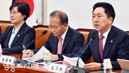 ▲국민의힘 김기현 대표가 7월 3일 국회에서 열린 최고위원회 모두 발언에서 “어차피 민주당 혁신위원회는 명칭과는 달리 이재명 대표 호신 위원회로 립서비스 차원의 시험을 할 것이 뻔해 보인다”라고 비판하고 있다. Ⓒ박강열 기자