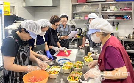 ▲ 어르신 일자리 ‘담찬’ 활동 모습/이미지=영등포구 제공