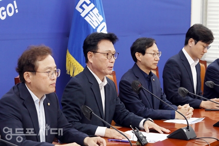 ▲박광온 민주당 원내대표가 8월 1일 국회에서 열린 원내대책회의 모두 발언에서 “철저하게 현장에 계신 국민의 목소리에서 많은 국민이 공감하는 민생 최대공약수를 찾아서 추진하겠다”라고 밝히고 있다. Ⓒ영등포시대