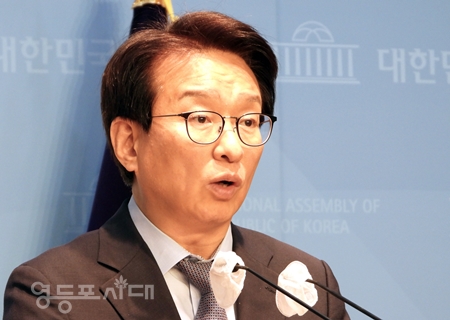 ▲ 권칠승 민주당 대변인 