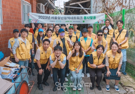 ▲19일 서울 영등포 쪽방촌에서 거동이 불편한 홀몸노인, 장애인 등 취약계층 가정에 도시락을 배달하고, 방 청소를 돕는 봉사활동을 진행한 서울청정넷 회원들/이미미=서울청정넷 제공