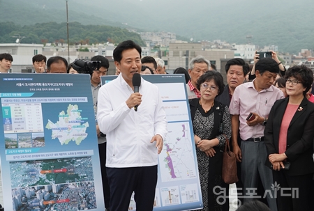 ▲오세훈 서울시장이 6월 30일 북한산 고도지구 현황을 설명하고 있다/이미지=서울시 제공