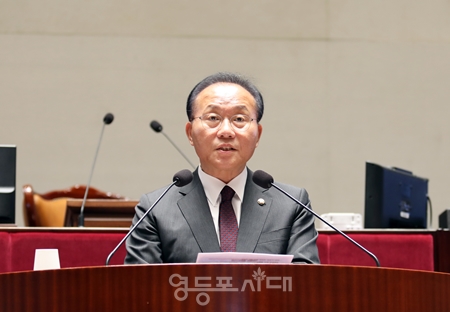 ▲국민의힘 윤재옥 원내대표는 9월 21일 오후 본회의 개회에 앞서 당 지도부와 소속 의원이 참석한 가운데 의원총회를 열고 민주당이 추진하는 국무총리 해임건의안 등에 대해 강하게 비판하고 있다. Ⓒ영등포시대