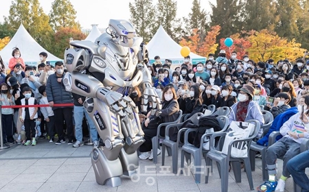 ▲ 2022년 포포페스타의 로봇의 퍼포먼스/이미지=영등포구 제공