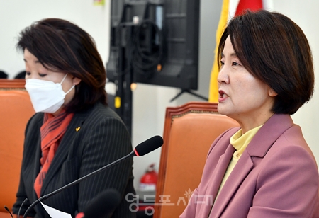 이은주 정의당 원내수석 부대표가 21일 “노란봉투법, 대통령 거부권을 거부하는 전당적 집중 행동에 돌입한다”라고 밝히고 있다. 