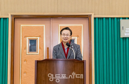 ▲최호권 영등포구청장이 축사를 통해 “영등포구도 앞으로 어렵고 소외된 계층을 더 많이 발굴해 돕는 방안을 강구하겠다”라고 밝히고 있다. ⓒ영등포시대