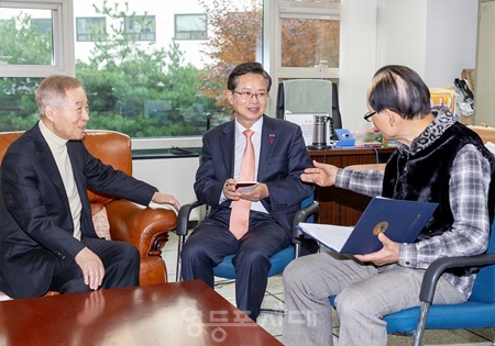 ▲지난해 11월 찾아가는 어르신과 공감소통/이미지=영등포구 제공