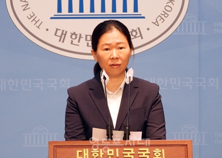 ▲국민의힘 권은희 의원이 1월 29일 국회 소통관에서 기자회견을 열고 국민의힘 탈당을 선언하고 있다. Ⓒ영등포시대