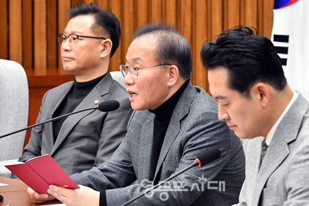 ▲윤재옥 원내대표가 2월 23일 국회에서 원내대책회의 모두 발언을 통해 “원전 최강국으로서의 도약을 위해 총력 지원에 나서기로 했다”라고 밝히고 있다. ⓒ영등포시대 