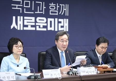 ▲이낙연 새로운미래 공동대표(사진 가운데)가 2월 26일 책임위원회 모두 발언에서 전공의들의 집단 파업에 대해 “의사가 환자를 버려서는 안 된다”라며 “의료 대란을 수습할 5대 중재안을 제안하고 있다. Ⓒ영등포시대